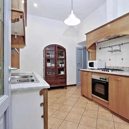 Spanish Steps Apartament *